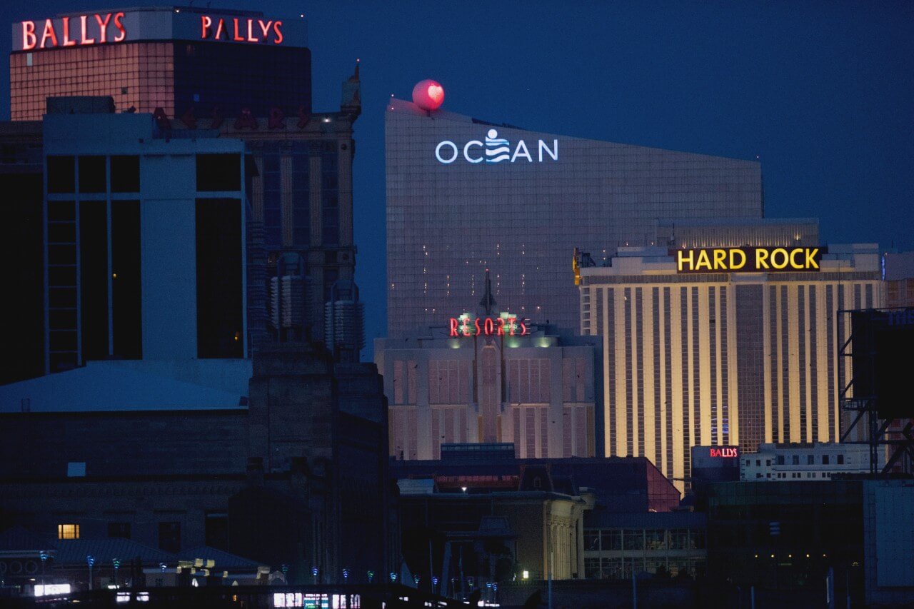 If a retail casino goes bust, what happens to its online gaming partner? If a retail casino goes bust, what happens to its online gaming partner?