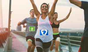 people finishing race
