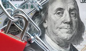 lock and chain on us hundred dollar bill