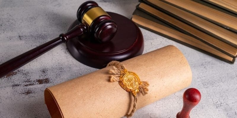 IL attorney claims sweeps, DFS operators are offering sports betting.