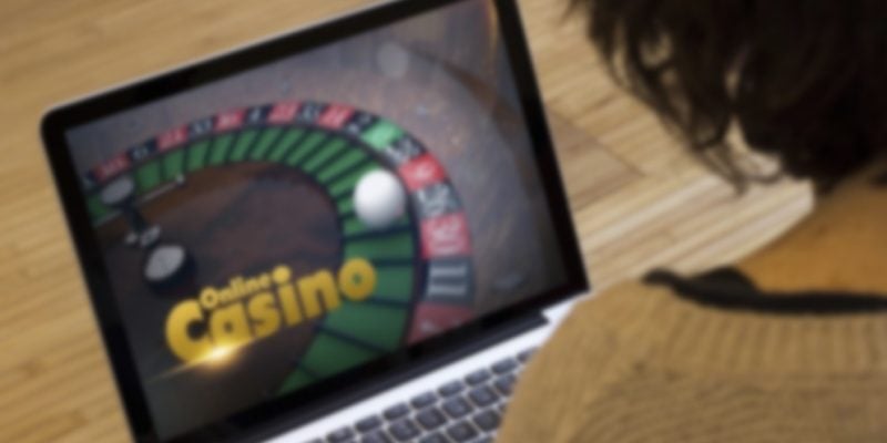 Poll shows most Maine voters oppose online casinos.