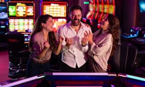 Industry piece argues that retail casinos still have an edger over online casinos.