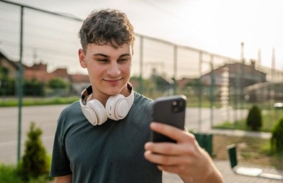Mass. Provides Teen Gambling Education Model as Betting Exposure Grows