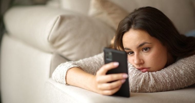 Health concerns grow over women online gambling.