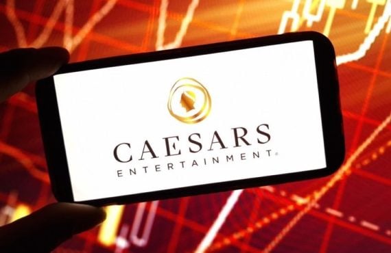 Icahn Weighs Late Caesars Bid as Fertitta Deal Nears Deadline