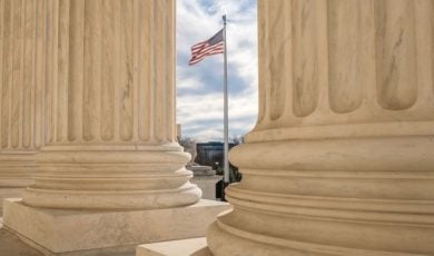 Crypto.com and Robinhood have asked the US Supreme Court to decide whether federal law or state laws govern sports prediction markets.