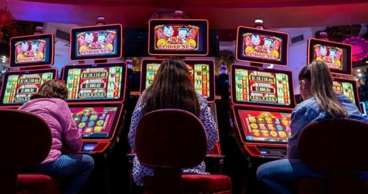 South Carolina gubernatorial candidates Jermaine Johnson and Alan Wilson took opposite positions on casino legalization at debate.