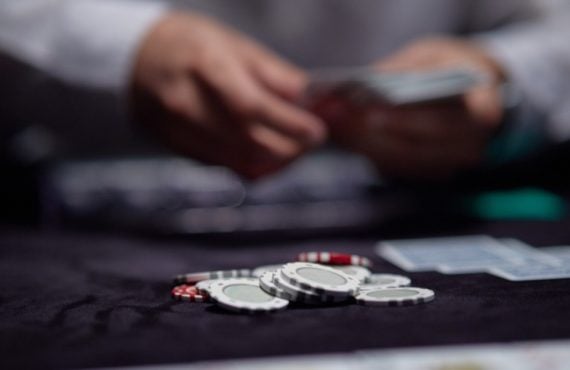 Venetian Becomes First Major Strip Poker Room to Adopt Slide Dealing